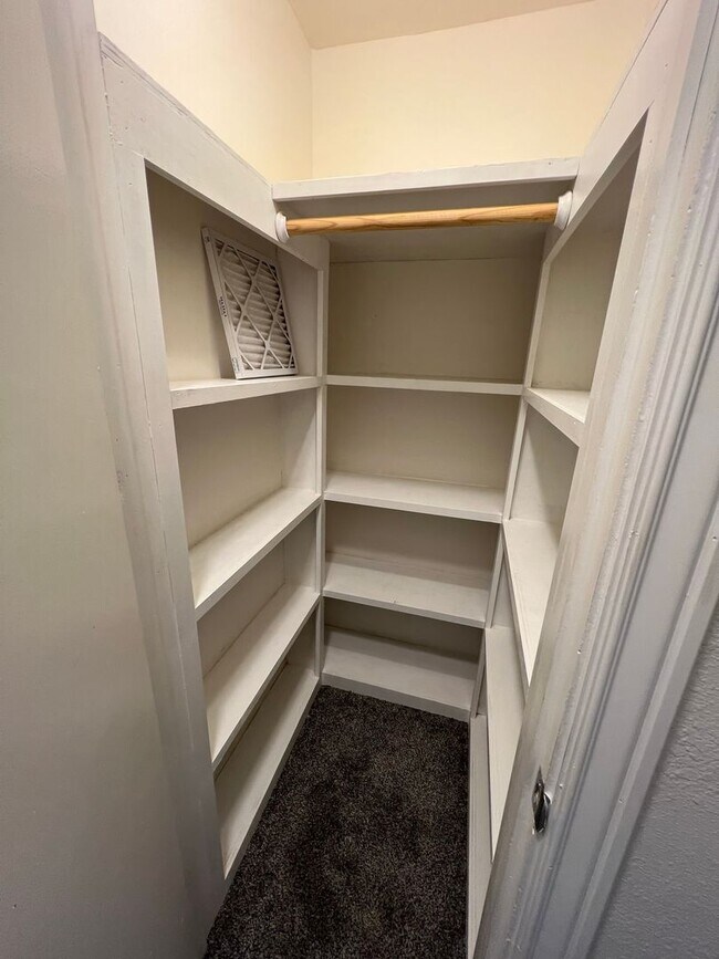 Building Photo - 4bd 3 bath