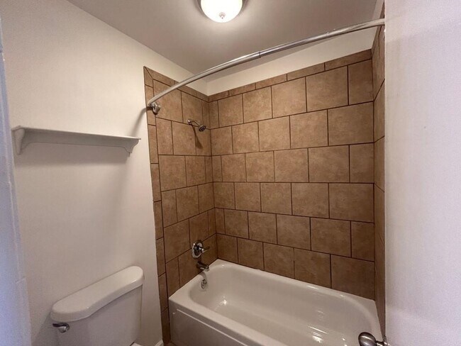 Building Photo - 619 Patterson St