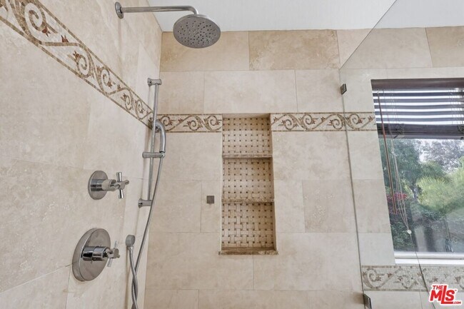 Building Photo - 5187 Knollwood Way