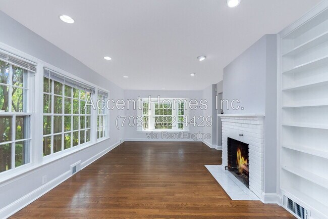 Building Photo - 813 31st St S