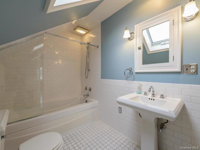 Building Photo - 35 Birch St