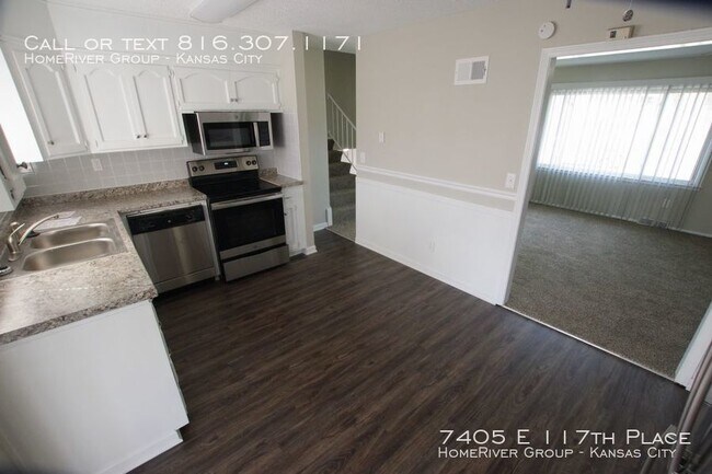 Building Photo - 3 br / 2 ba ready for immediate move in!