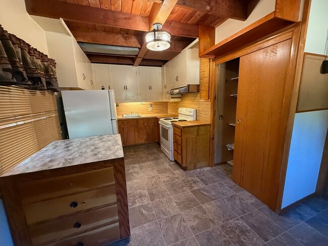 Building Photo - 6276 Cobey Ln