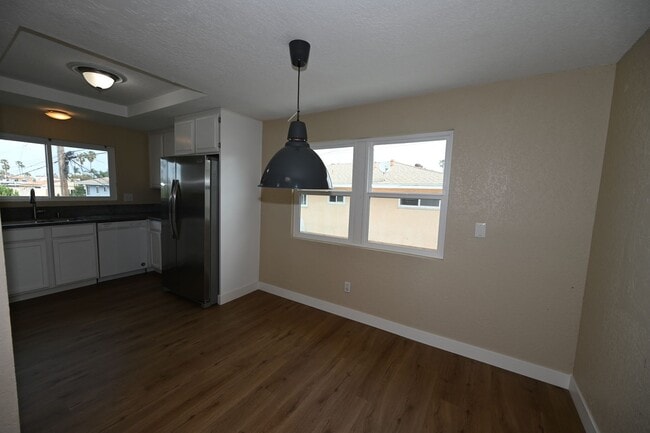 Building Photo - 4672-76LB