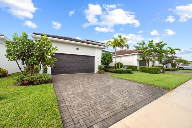 Building Photo - 5546 St Armands Way