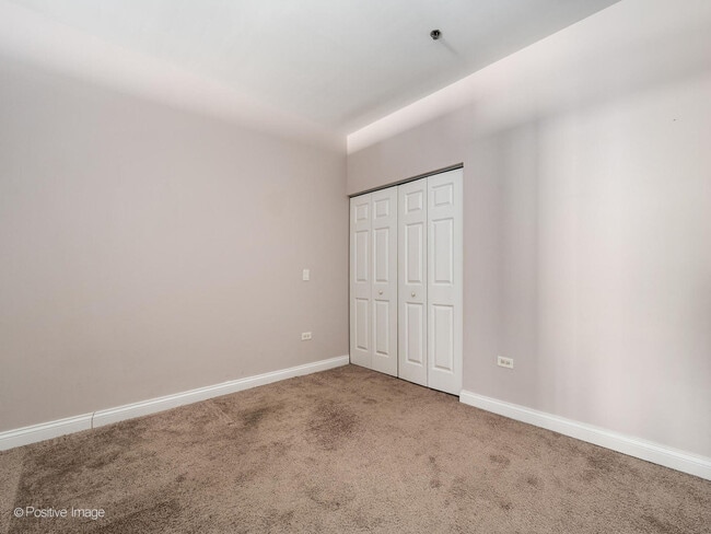 Building Photo - 8 W Monroe St