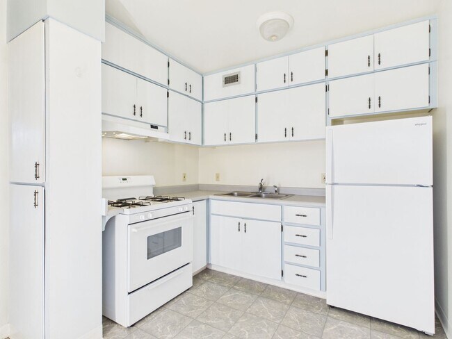 Building Photo - 1 bedroom Ocean Forest condo for rent