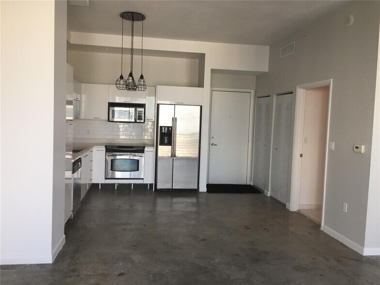 Building Photo - 133 NE 2nd Ave