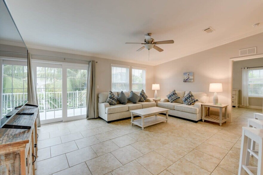 Building Photo - 886 Loggerhead Ln