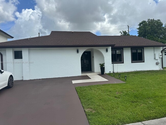 Primary Photo - 12413 SW 200th Terrace
