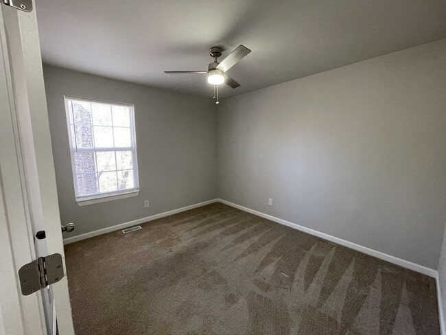 Building Photo - 3 bedroom gem with convenient Nashville lo...