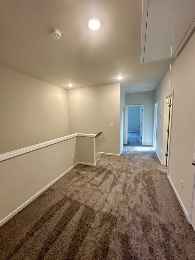 Building Photo - Nice 2BR/2BA - ONE MONTH FREE RENT