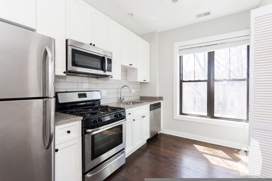 Building Photo - 1600 W Belle Plaine Ave