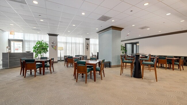 Building Photo - 420 E Waterside Dr