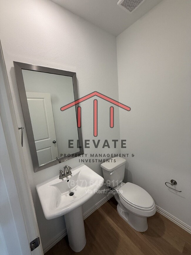 Building Photo - 724 4th St