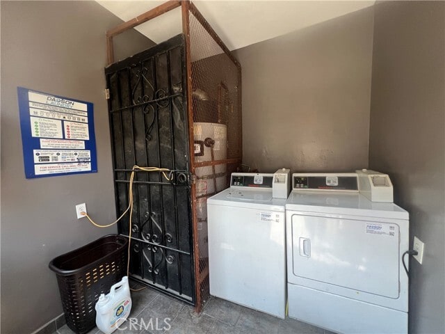 Building Photo - 620 W 82nd St