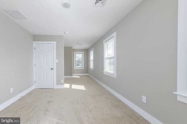 Building Photo - 279 Academy St