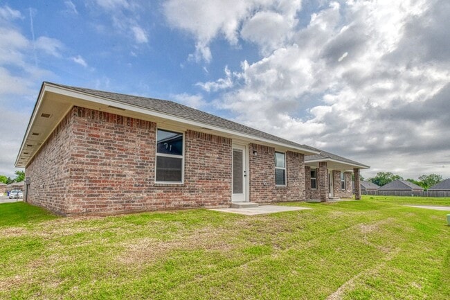 Building Photo - Brand New Construction in Varenna Landing!