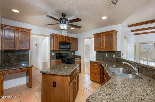 Building Photo - 6564 Brisa Del Mar Dr