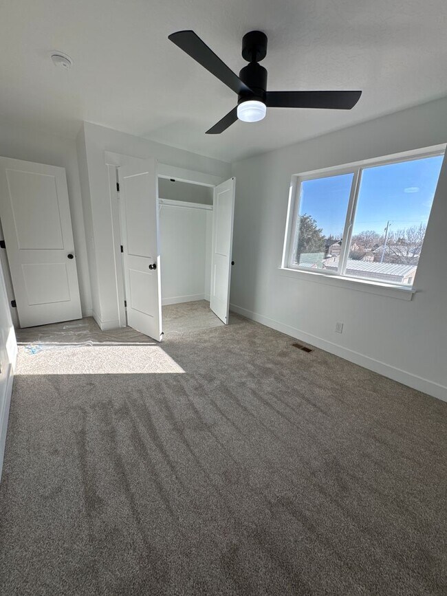 Building Photo - 725 W 350 N