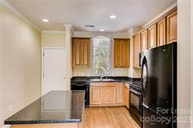 Building Photo - Wonderful craftsman style end-unit townhome