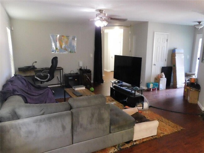 Building Photo - 206 Brookstone Trail
