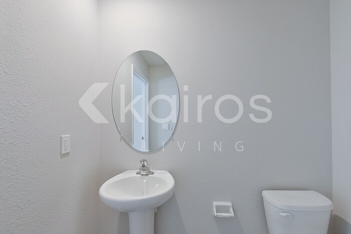 Building Photo - 8696 SW 44th Ct