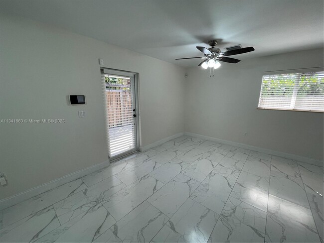 Building Photo - 2971 SW 35th Ave