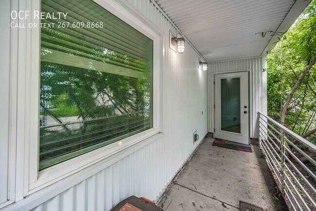 Building Photo - 1331 N Randolph St