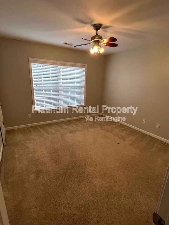 Building Photo - 7170 Belcrest Dr