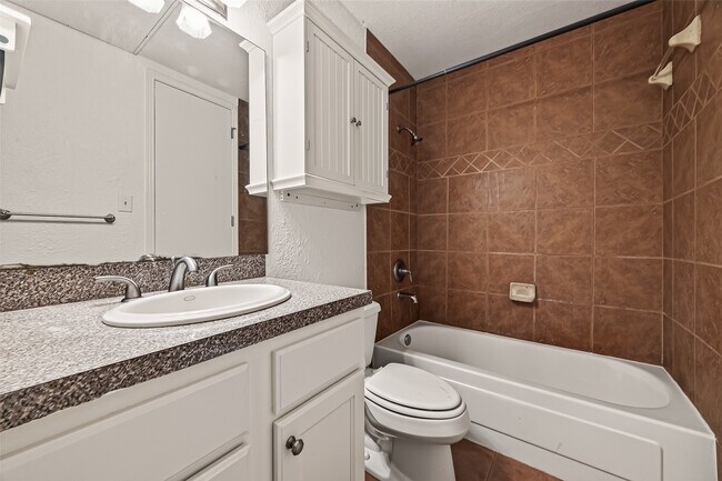 Building Photo - 4515 Briar Hollow Pl
