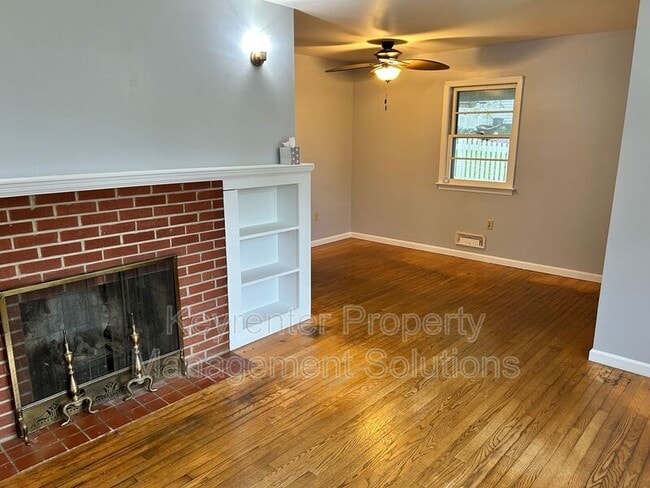 Building Photo - 2212 Third St.