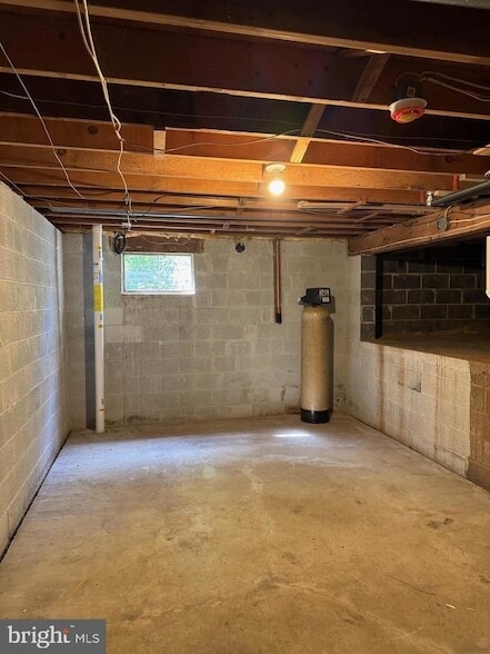 Building Photo - 6025 Honey Hollow Rd