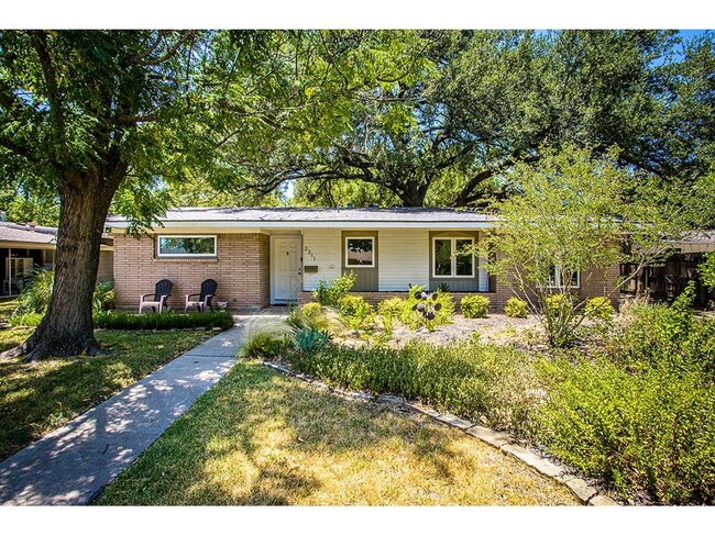 Primary Photo - 2311 Westforest Dr