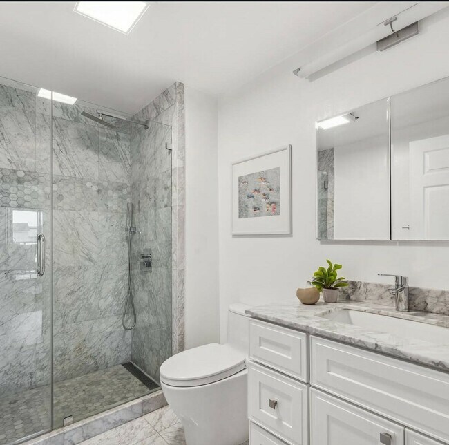 Building Photo - 3315 Fillmore St