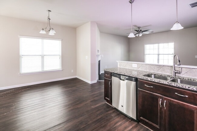 Building Photo - 280 Lakemont Dr