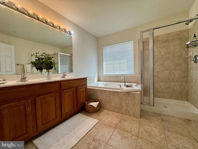 Building Photo - 3788 Bedford Dr