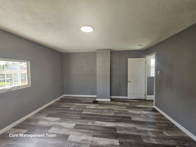 Building Photo - 2 bedroom 1 bath house for rent in West Mifflin