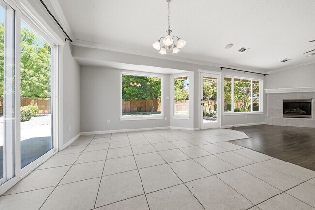 Building Photo - Very clean move in ready dog friendly