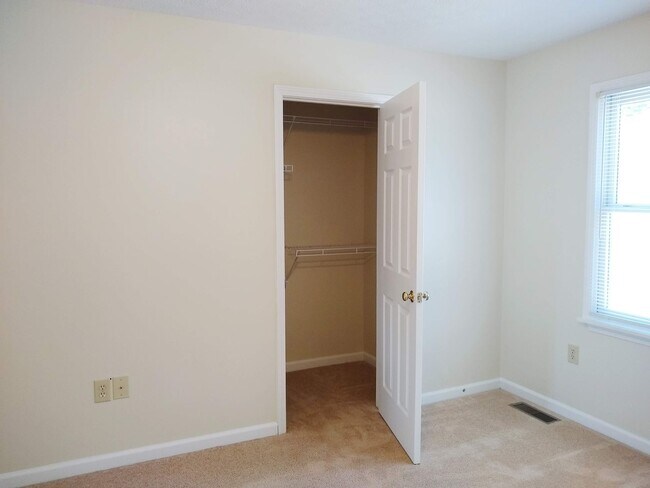 Building Photo - Allen Street