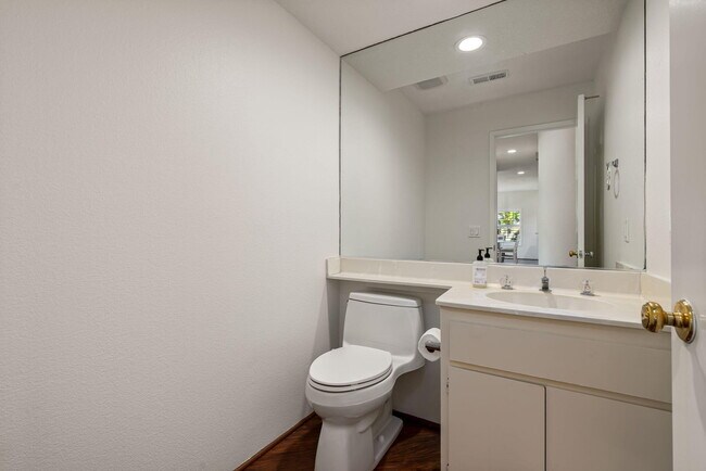 Building Photo - 270 Vista Royale Cir E