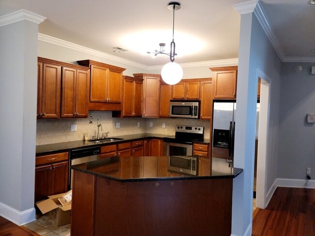 Building Photo - 2316 Dovedale Dr