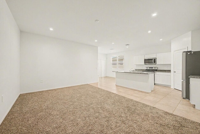 Building Photo - 1566 E Fletcher Dr