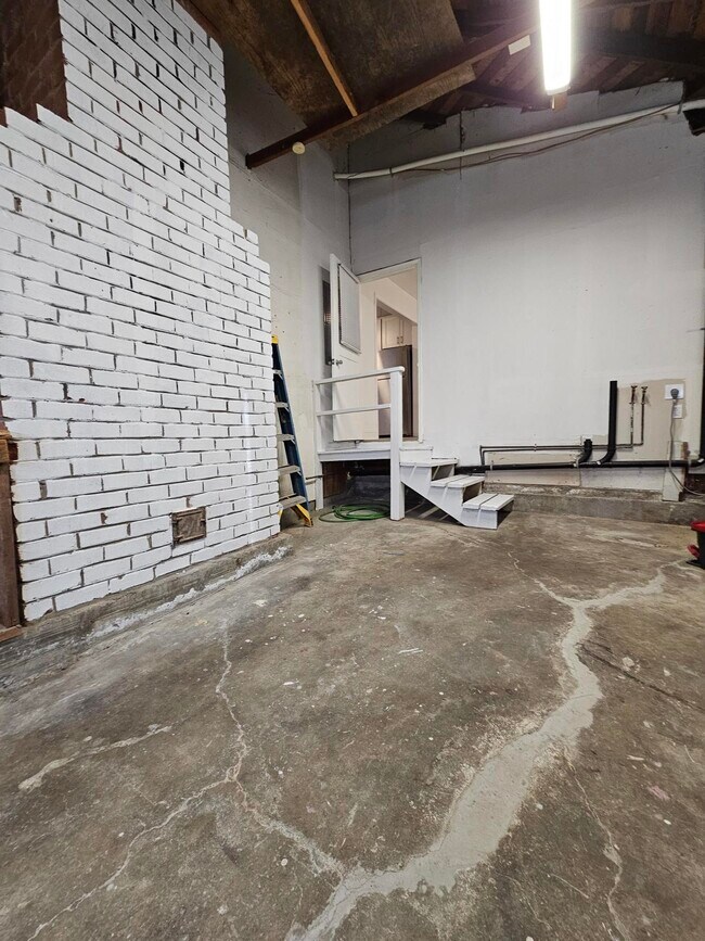 Building Photo - 2069 Solano Way