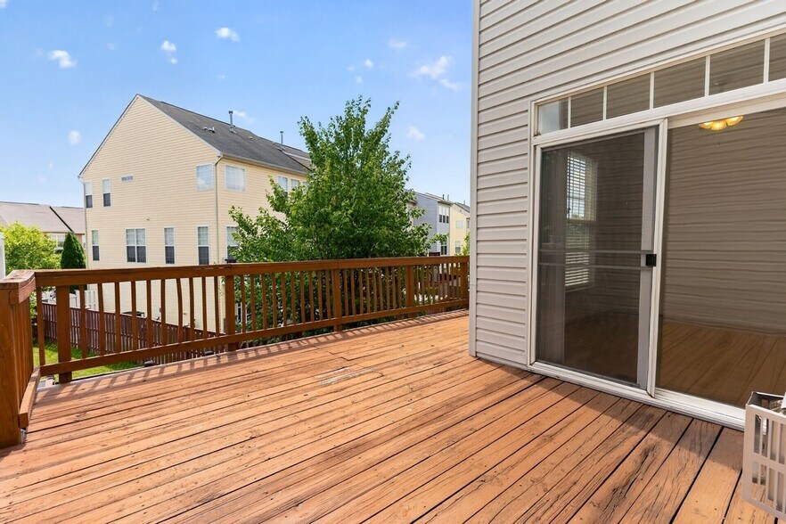 Building Photo - 2347 Battery Hill Cir