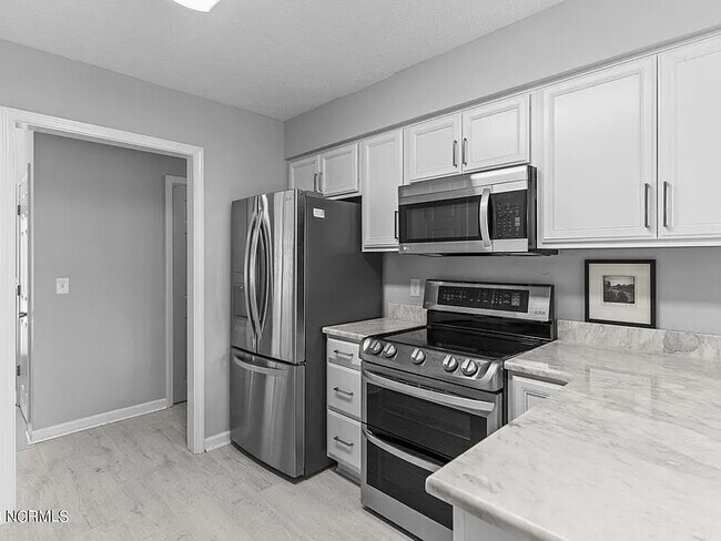 Building Photo - 11 Court 8 NW Dr