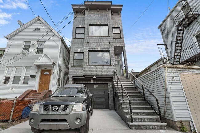 Building Photo - 190 Olean Ave