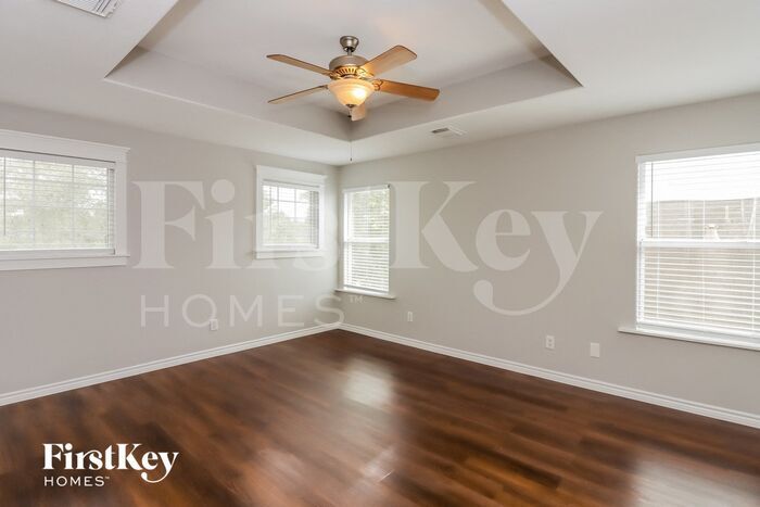 Building Photo - 18215 Barkers Crest Dr
