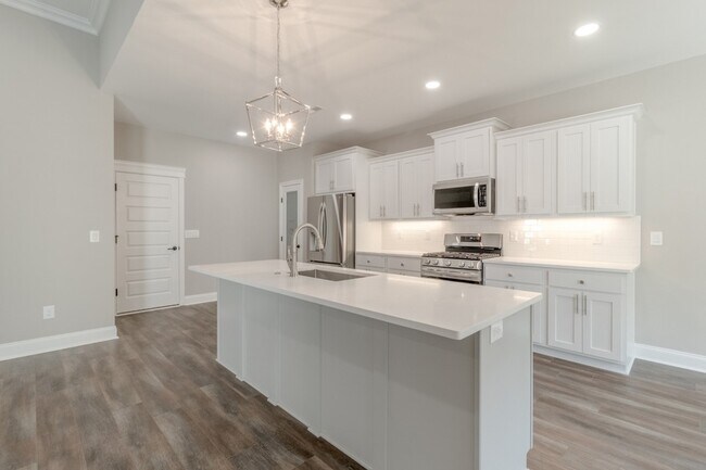 Building Photo - 1558 Hereford Blvd
