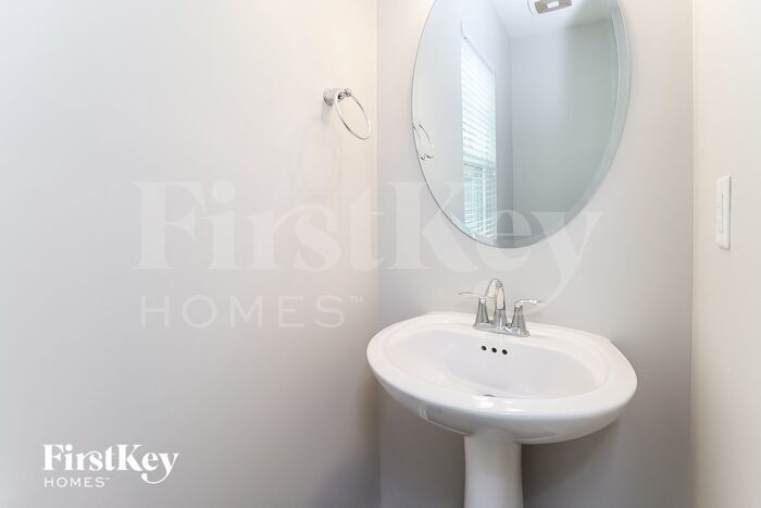 Building Photo - 112 Eden Ave